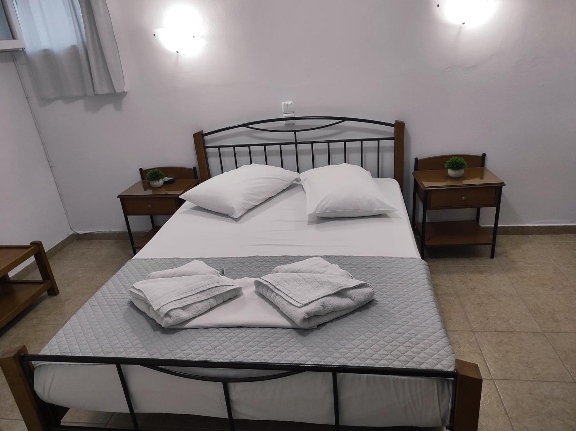 Vythos Apartment Adamantas  Bagian luar foto
